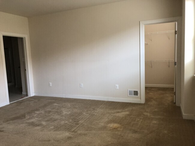 Building Photo - 2 Level Townhouse/condo with one car garage in the Watkins Mill Town Center