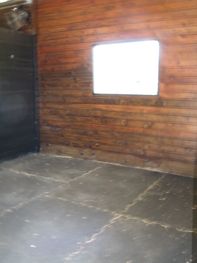 Building Photo - Beautiful 11.16 Acre Farm with Lots of Ame...