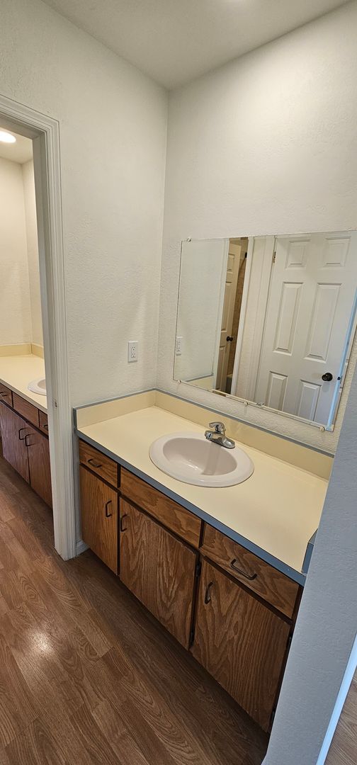 Building Photo - Newly Renovated 3Bed 1.5 Bath House Available in Heart of Bozeman