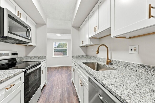 Building Photo - 1424 Valley Dr