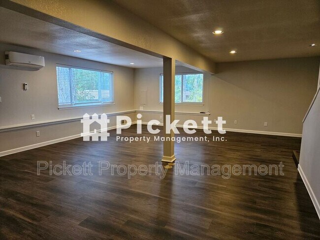 Building Photo - 290 Tahuyeh Pl W