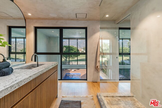Building Photo - 23505 Malibu Colony Rd