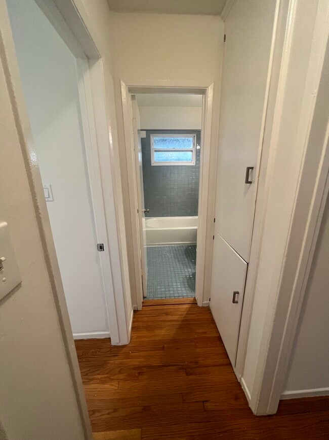 Building Photo - 647 Santa Clara Ave