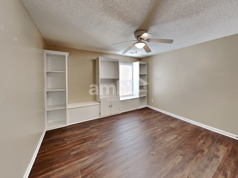 Building Photo - 507 Keeneland Ave