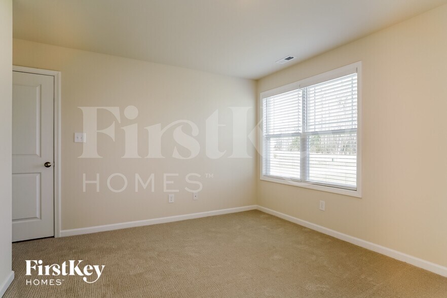 Building Photo - 84 Winter Red Wy