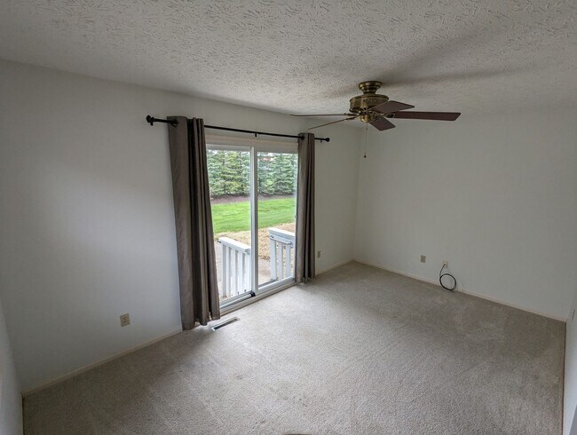 Building Photo - Spacious 3-Bedroom Ranch with Private Mast...
