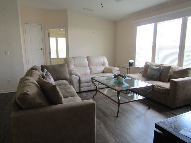 Building Photo - 37 Jurua Ct