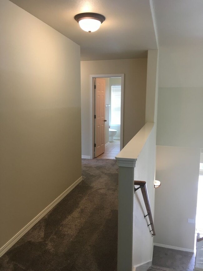 Building Photo - Gorgeous River Canyon Community Home!