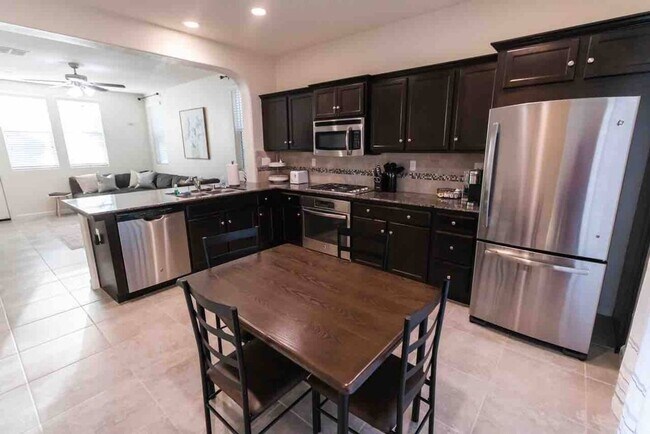 Building Photo - 1289 Aristocracy Way