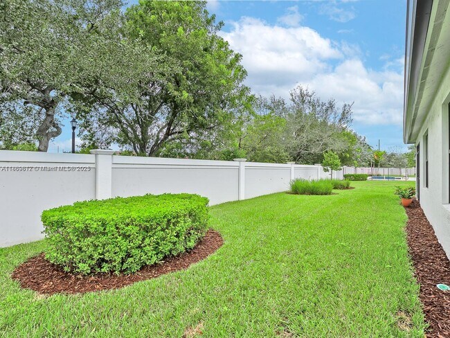 Building Photo - 3041 Hibiscus Ave