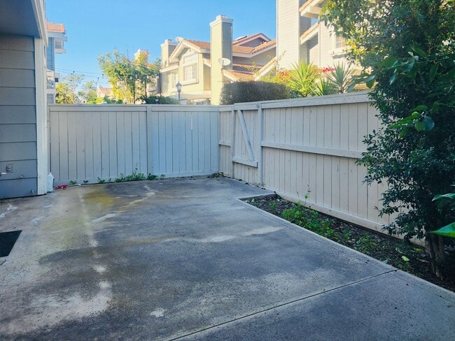 Building Photo - 2275 Hawthorne Pl