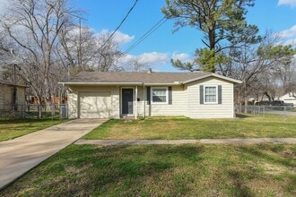 Building Photo - 1302  Stanford- House