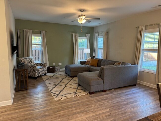 Building Photo - Beautiful 4 Bedroom Home In Oyster Landing- Fenced in Backyard and Community Pool- Available begi...