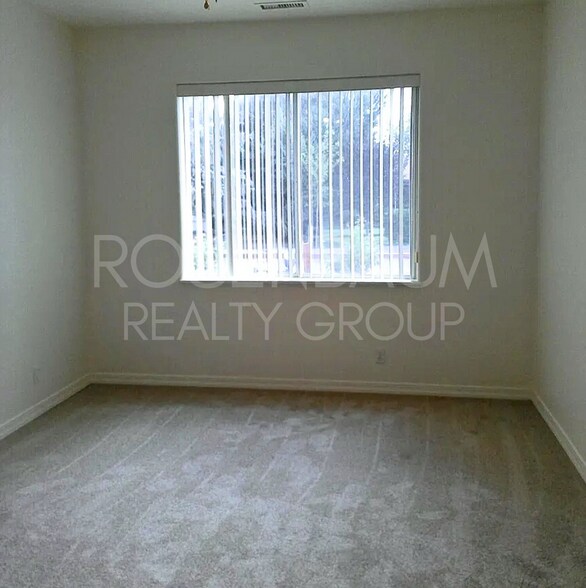 Building Photo - Charming 3-beds, 2-baths home in the Prest...