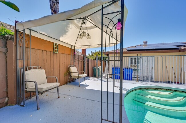 Building Photo - 719 Mahogany Dr