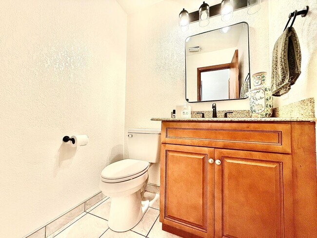 Building Photo - Moss Pointe 3Bedrooms/2.5Bath-home with great room fireplace!