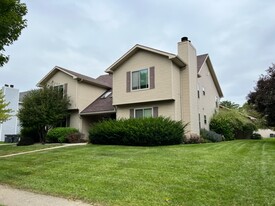 Building Photo - 5802 Ryewyck Dr