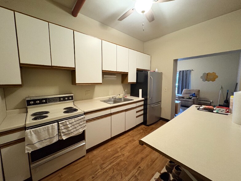 Building Photo - 208 West Ave