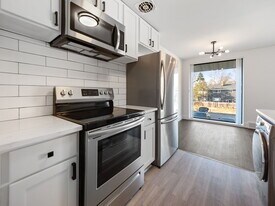 Building Photo - Royal Oakland Apartments (Better Livin LLC)