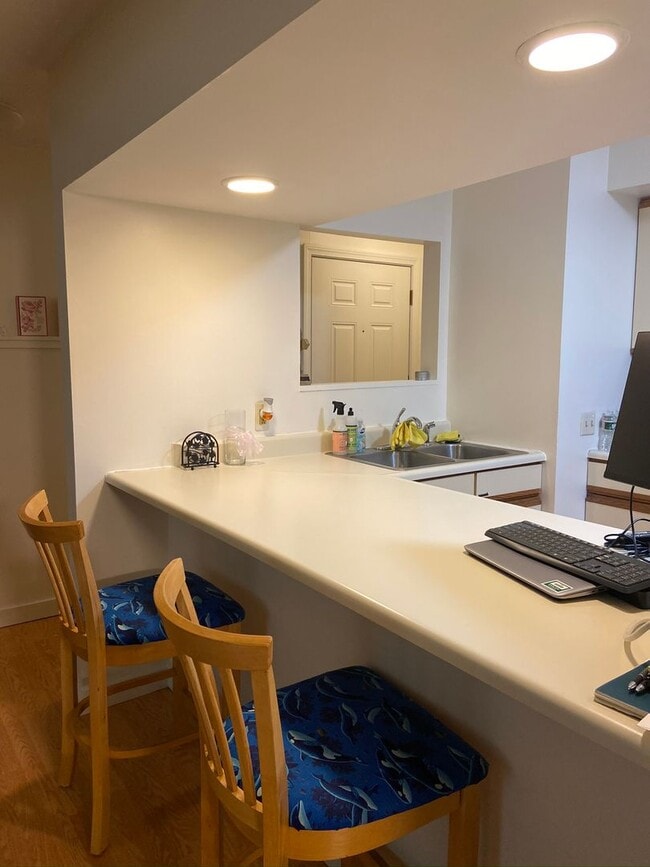 Building Photo - One bedroom condo at Ivy Place