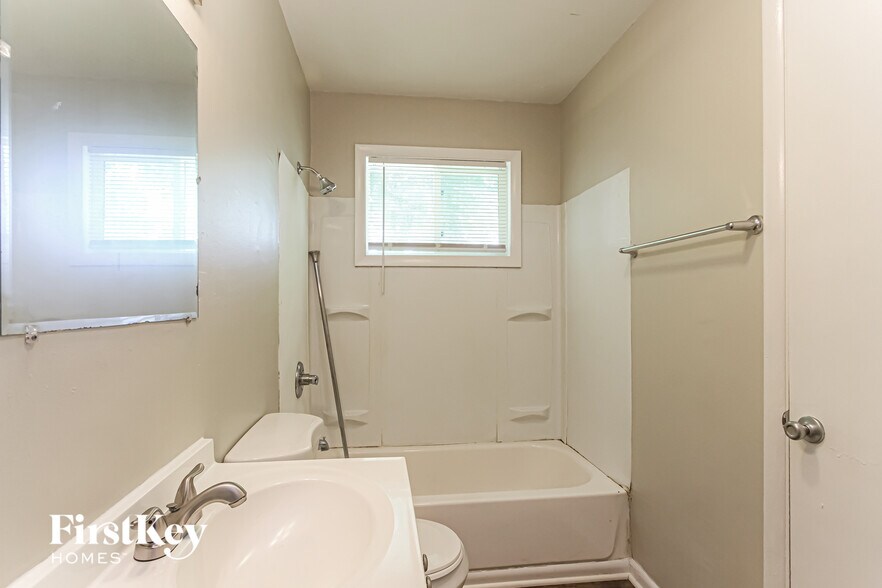 Building Photo - 4939 Norcroft Dr