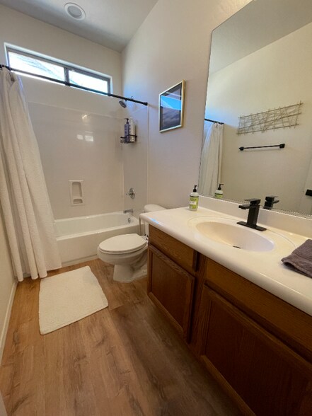 Building Photo - 9622 S 46th Ln