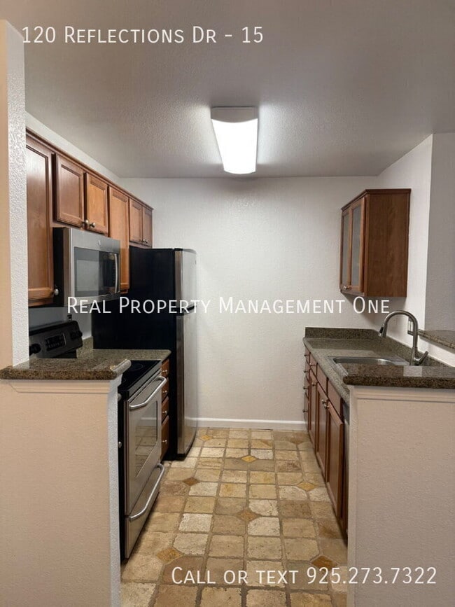 Building Photo - 120 Reflections Dr