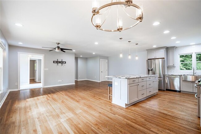 Building Photo - 2470 Landeau Cir