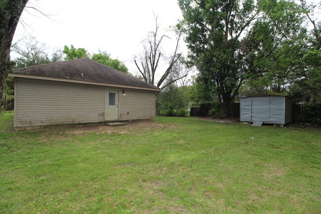 Building Photo - Move-In Ready 3BR/2BA Near NAS – Newer Con...