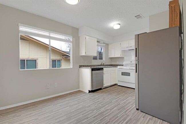 Building Photo - 6305 Emerald Forest Dr