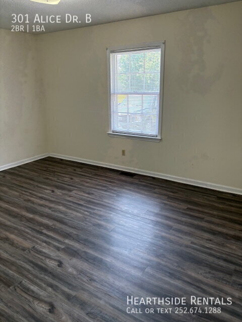 Building Photo - 301 Alice Dr
