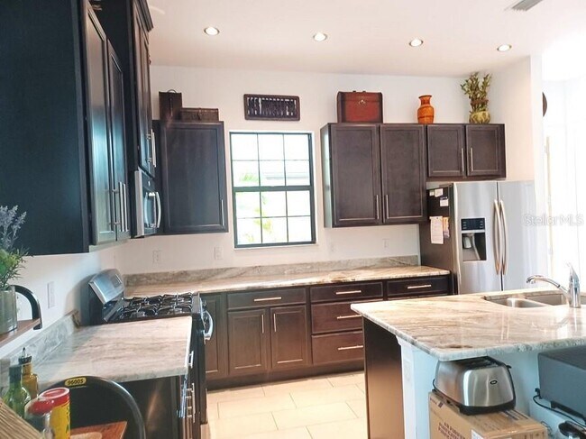 Building Photo - 839 7th Ave N