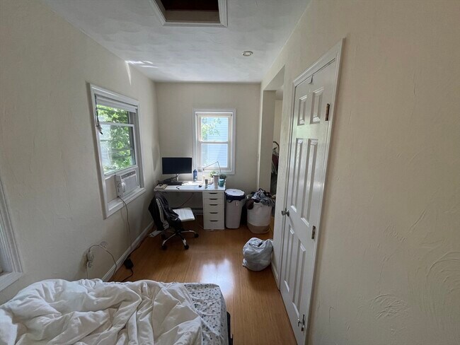 Building Photo - 39 Montfern Ave