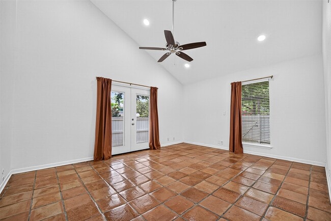 Building Photo - 1344 Chardonnay Dr