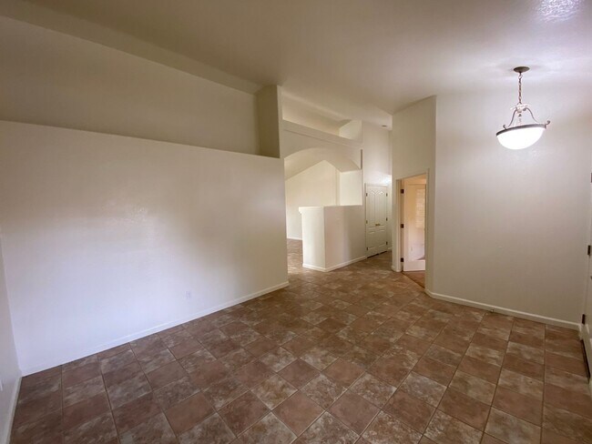 Building Photo - Coming soon, Beautiful Home located SE Visalia!