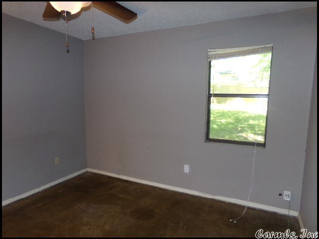 Building Photo - 49 Oak Forest Pl