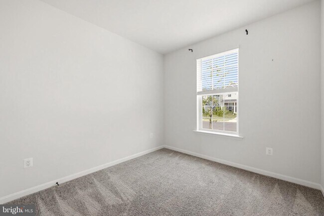 Building Photo - 102 Curtain Fall Dr
