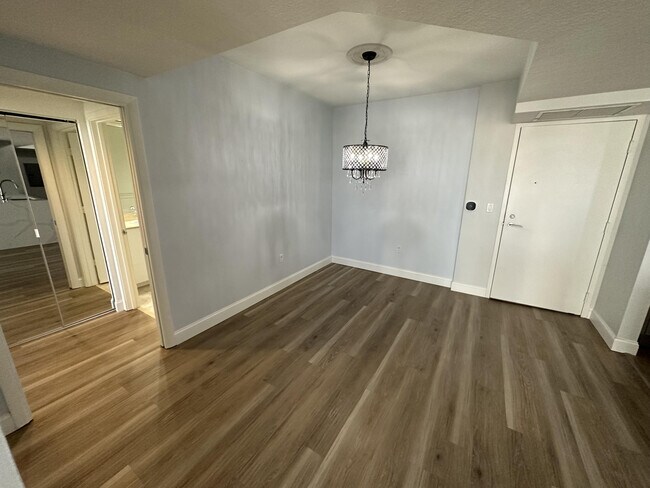 Building Photo - 1551 N Flagler Dr