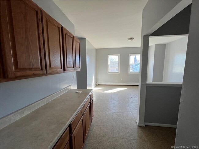 Building Photo - 708 Hallett St