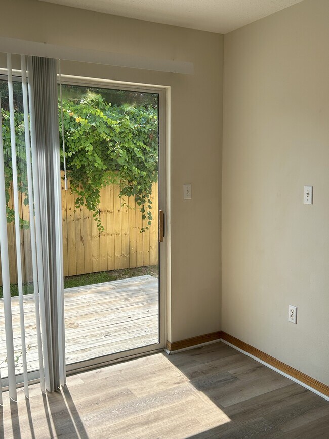 Building Photo - 836 Stonegate Ct