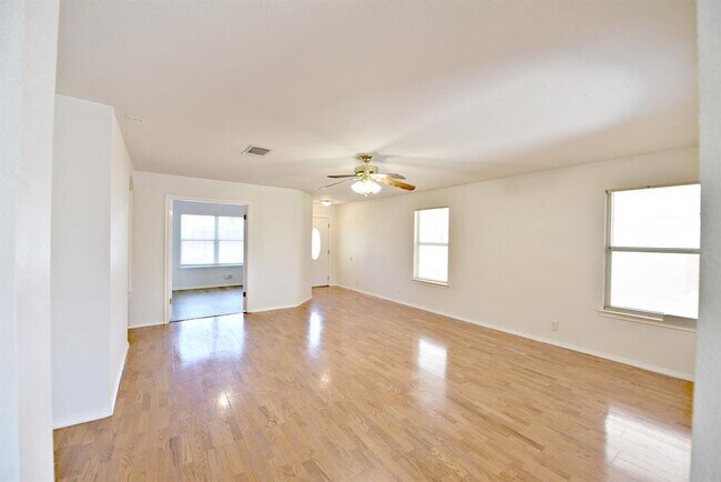 Building Photo - 2100 Killians Way