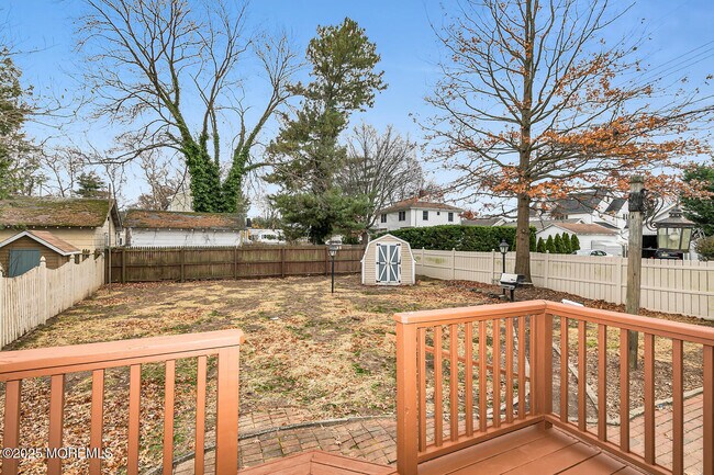 Building Photo - 18 Holly St