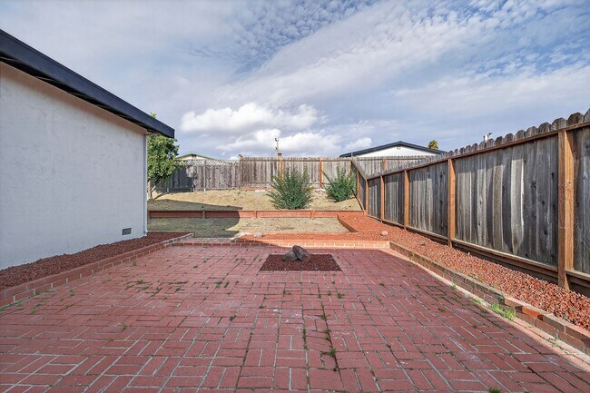 Building Photo - Renovated 3-Bedroom Single Family Home in Pinole Available Now!!!