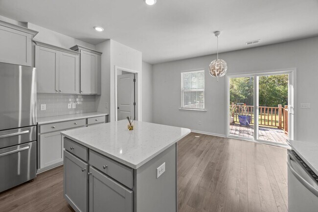 Building Photo - Beautiful Rental in Coosaw Preserve