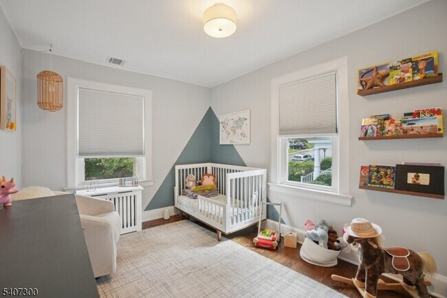 Building Photo - 6 Girard Pl