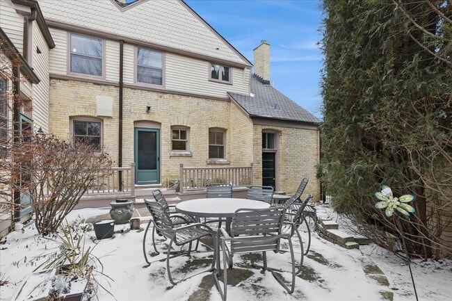 Building Photo - 3760 Gilgare Ln