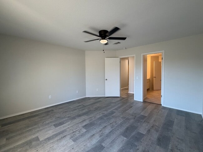 Building Photo - 3/2 in Del Valle