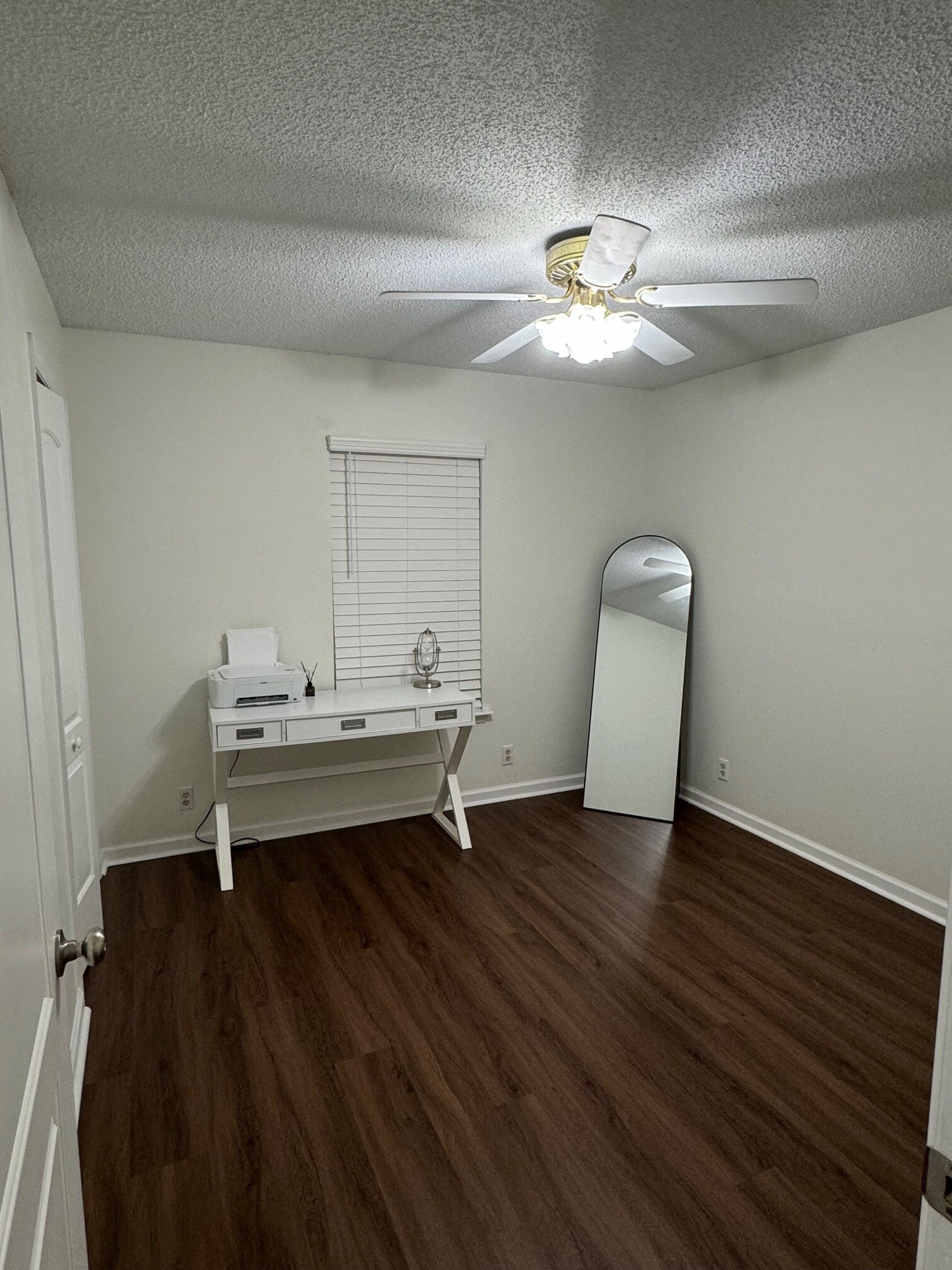 Room 2 - 112 Woodvalley Dr