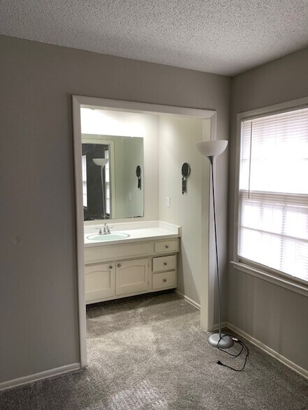 Master Bedroom - 3219 Regents Park Ln