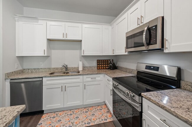 Building Photo - Stunning 3 Bedroom Townhome in Towne Park, Pooler GA
